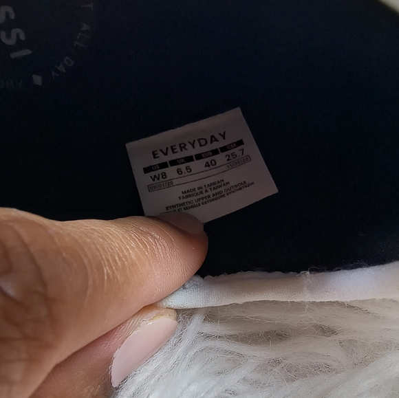 Vessi Everyday Women's White Waterproof Athletic Running Shoes Size 8 - Picture 10 of 10